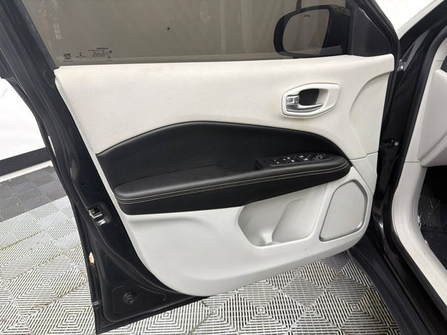 2019 Jeep Compass Latitude w/Sun/Wheel Pkg