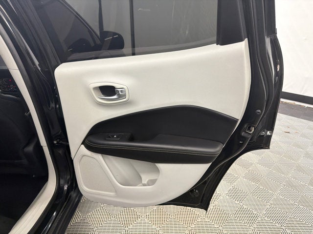 2019 Jeep Compass Latitude w/Sun/Wheel Pkg