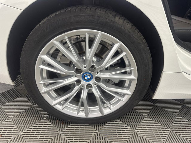 2024 BMW 3 Series 330e xDrive