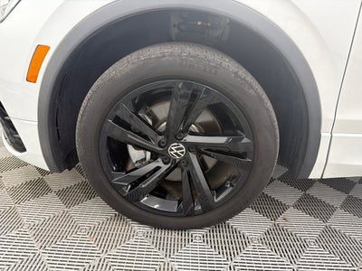2023 Volkswagen Tiguan SE R-Line Black