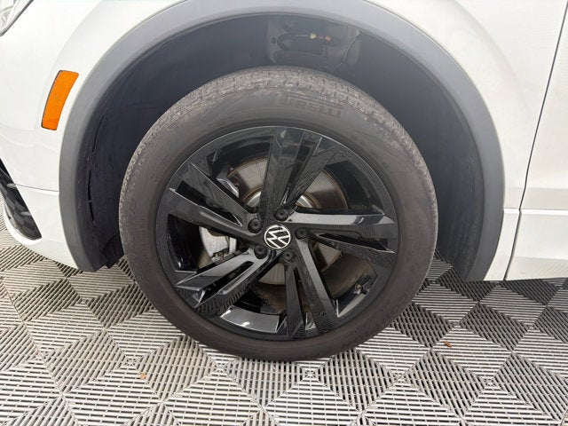 2023 Volkswagen Tiguan SE R-Line Black