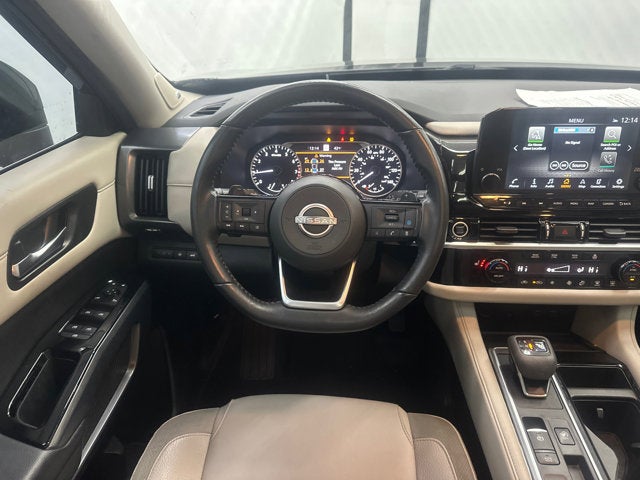 2022 Nissan Pathfinder SL