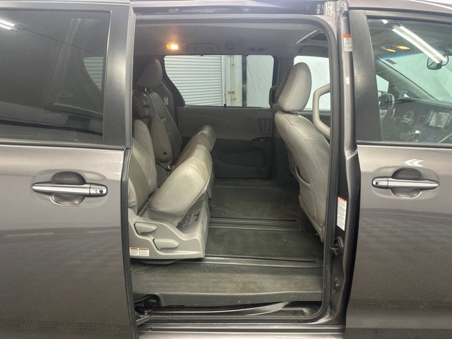2016 Toyota Sienna L