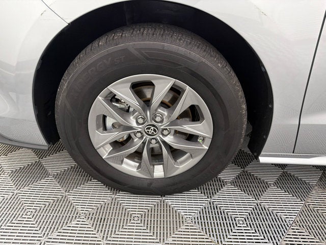 2024 Toyota Sienna XLE