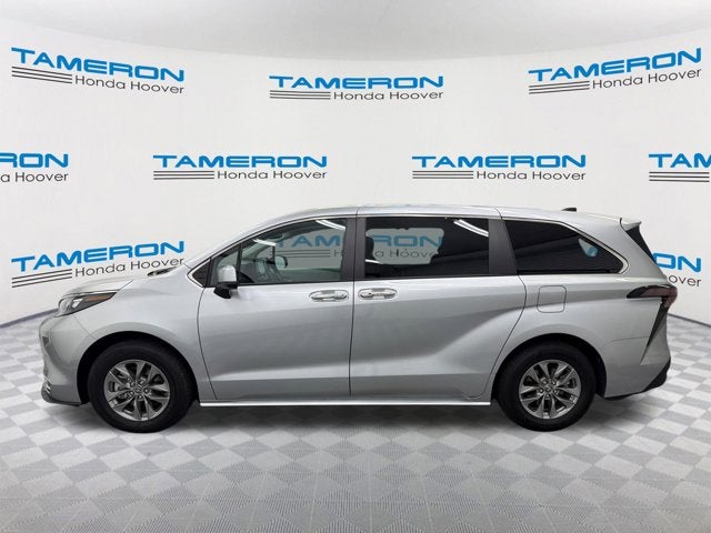 2024 Toyota Sienna XLE