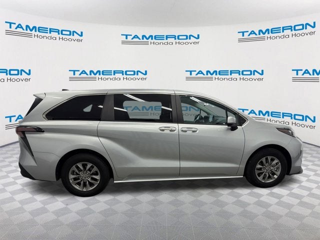 2024 Toyota Sienna XLE