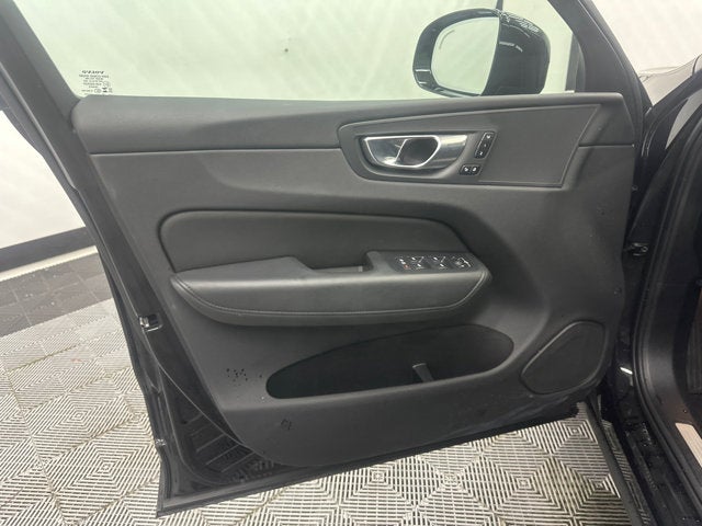 2024 Volvo XC60 Plus Dark Theme