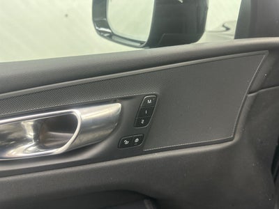 2024 Volvo XC60 Plus Dark Theme