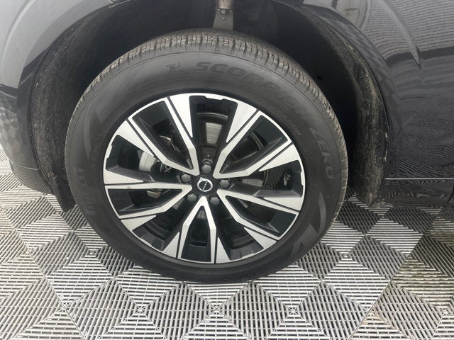 2024 Volvo XC60 Plus Dark Theme