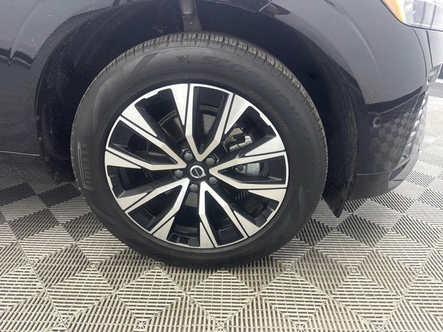 2024 Volvo XC60 Plus Dark Theme