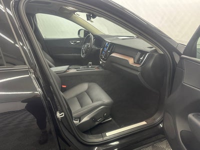 2024 Volvo XC60 Plus Dark Theme