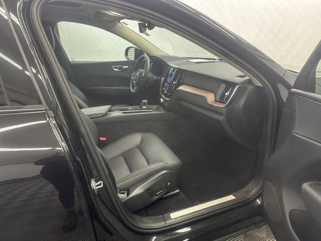 2024 Volvo XC60 Plus Dark Theme