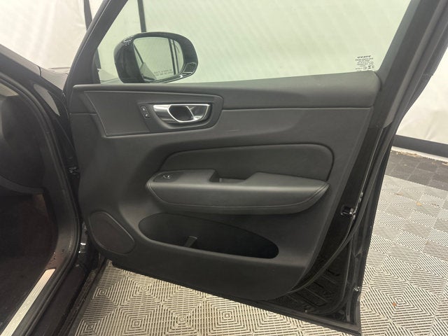 2024 Volvo XC60 Plus Dark Theme