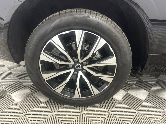 2024 Volvo XC60 Plus Dark Theme