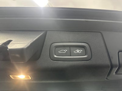 2024 Volvo XC60 Plus Dark Theme