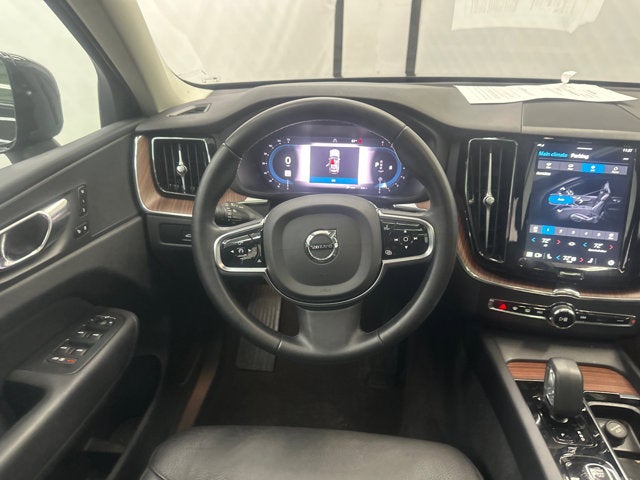 2024 Volvo XC60 Plus Dark Theme
