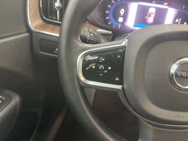 2024 Volvo XC60 Plus Dark Theme