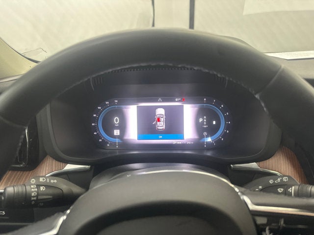 2024 Volvo XC60 Plus Dark Theme