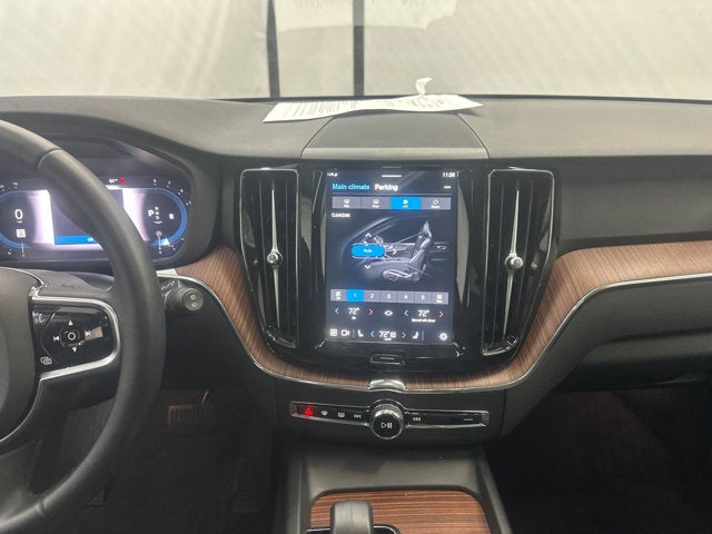 2024 Volvo XC60 Plus Dark Theme