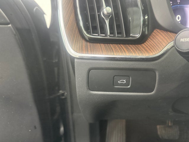 2024 Volvo XC60 Plus Dark Theme