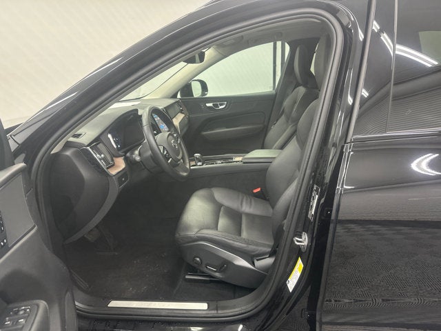 2024 Volvo XC60 Plus Dark Theme